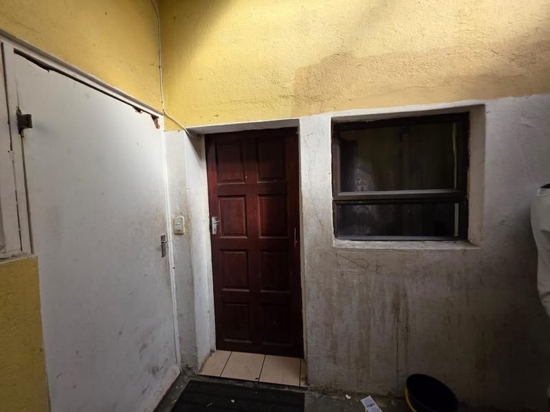 7 Bedroom Property for Sale in Maitland Western Cape